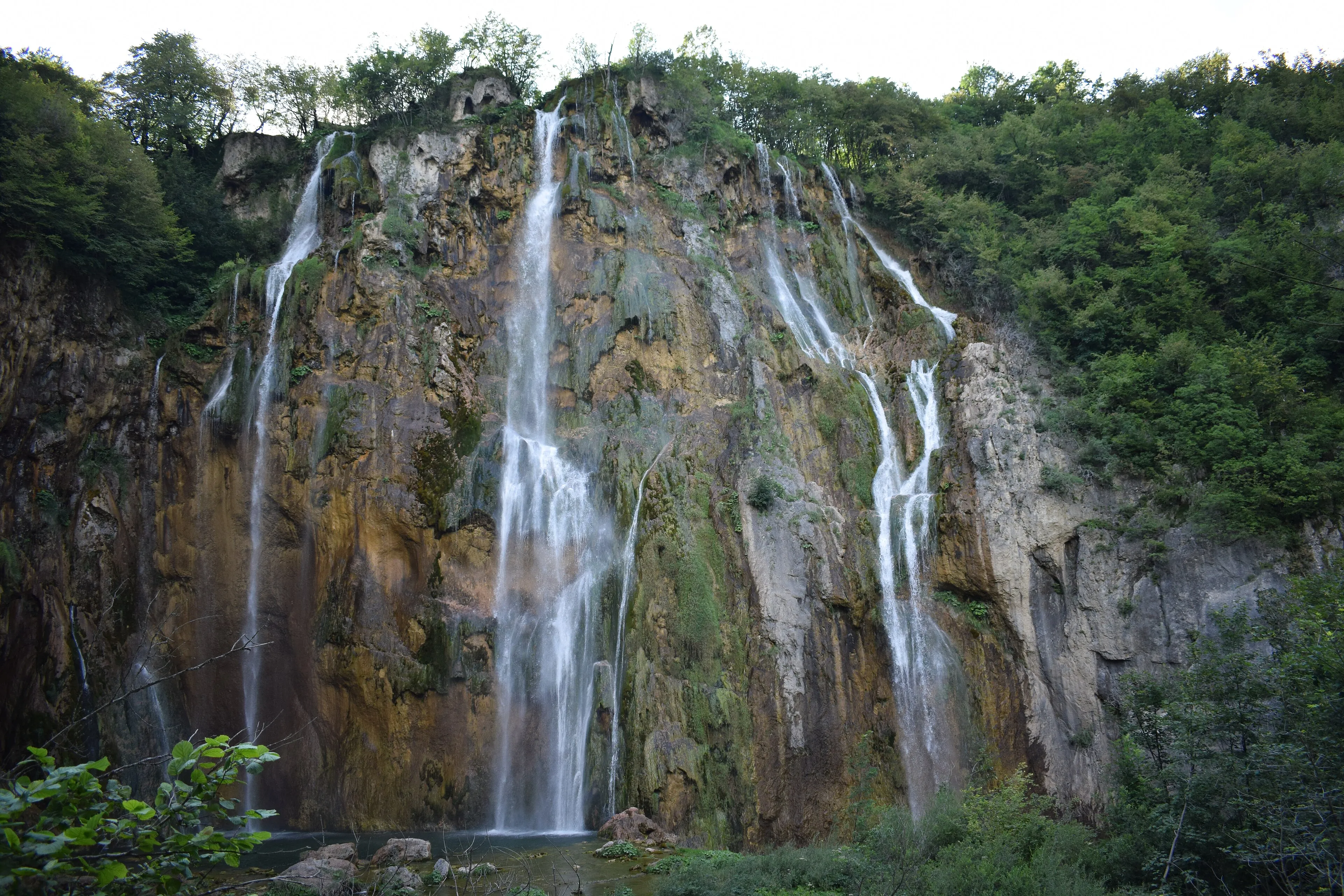 Veliki Slap, the Great Waterfall, plunging into the lower lakes canyon at Plitvice